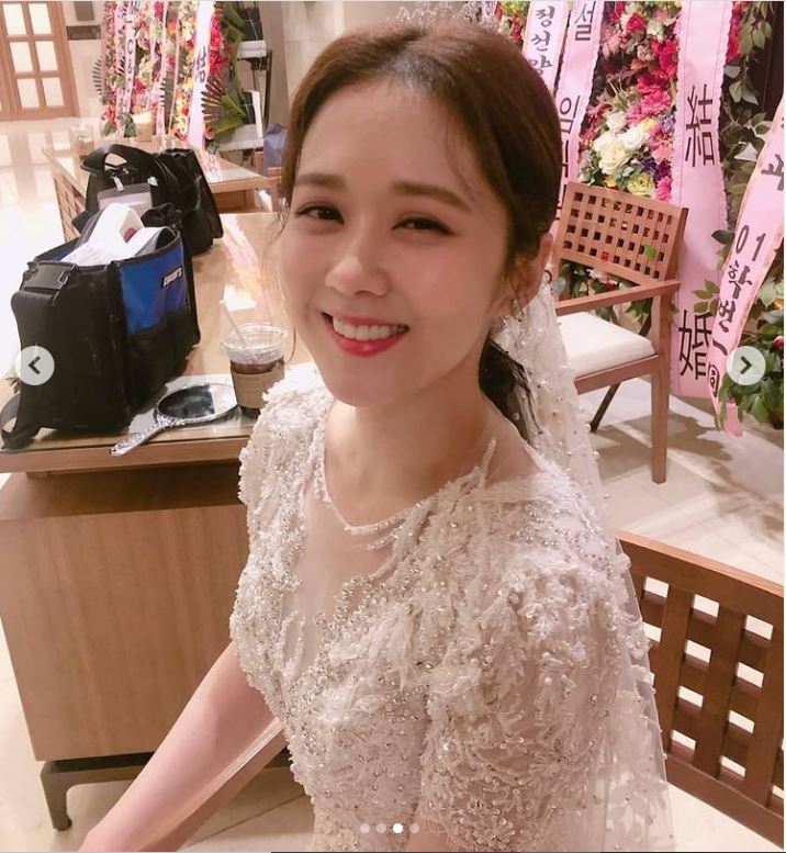 与小6岁男友交往2年 “童颜女神”张娜拉宣布结婚