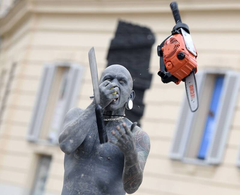 世界上刺青最多的男人 连包皮都有