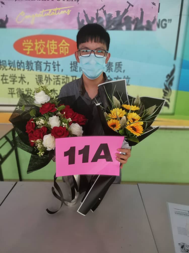 东01:丹那布爹谭凯文SPM考获全科11A+佳绩,全彭最佳、为校争光。
