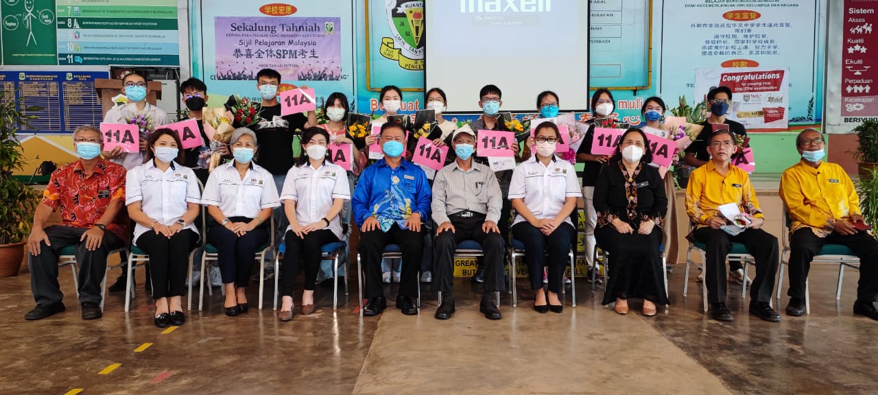 东01:丹那布爹谭凯文SPM考获全科11A+佳绩,全彭最佳、为校争光。