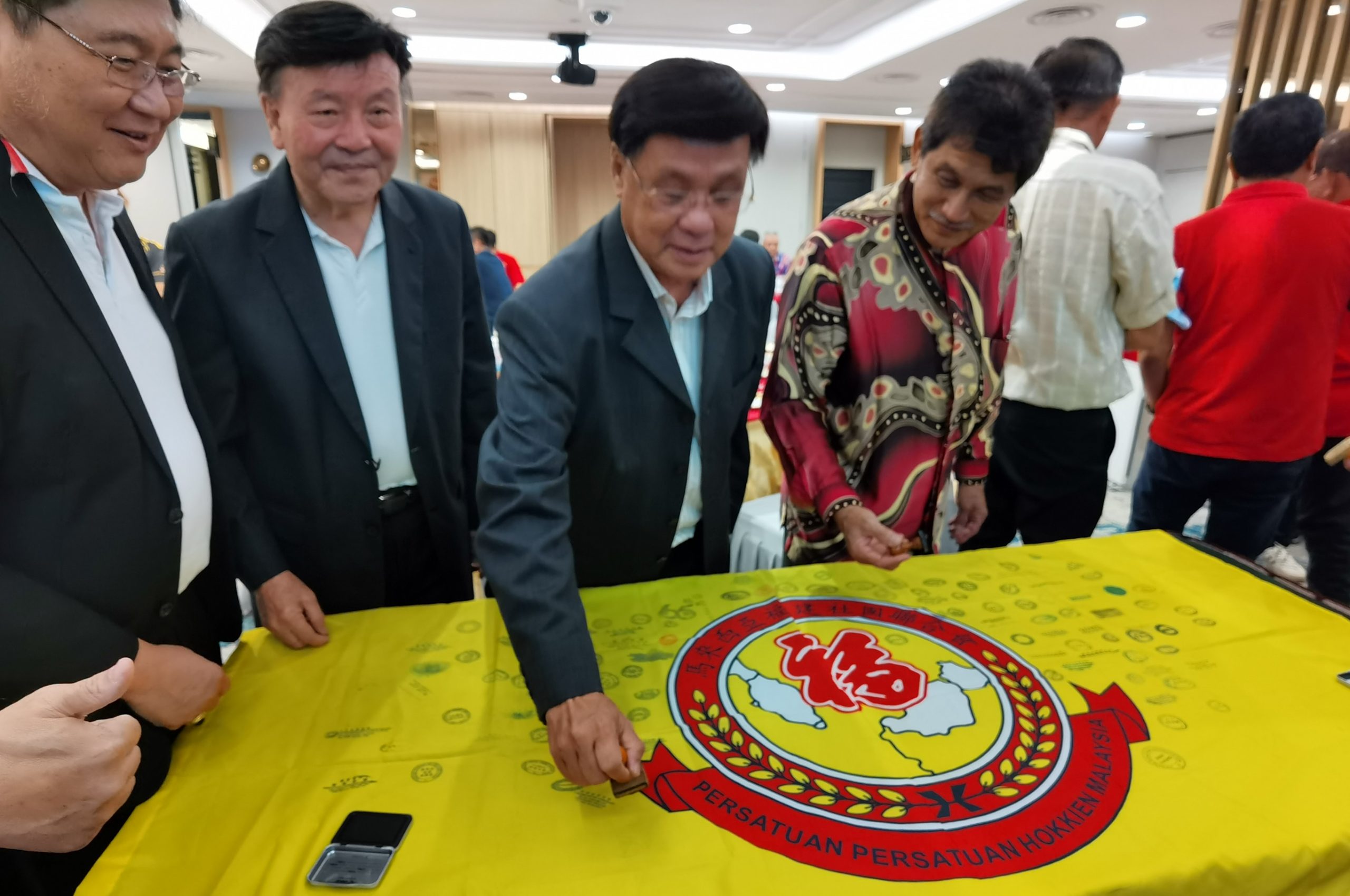 东封底:方天兴:吁政府给予“拉曼医院”制度化拨款!