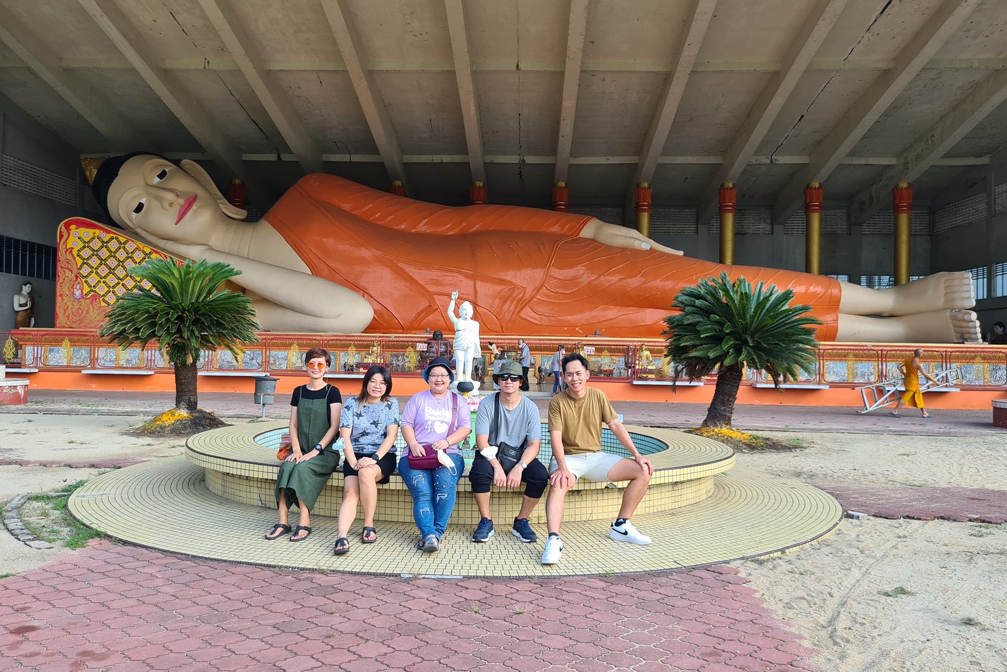 东:丹登学校假期旅游人潮