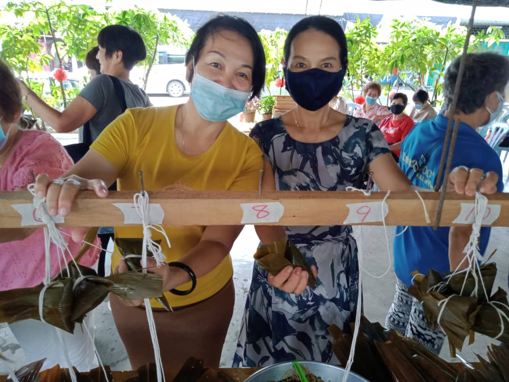 东：劳勿黄氏江夏堂端午节裹粽手艺观摩赛