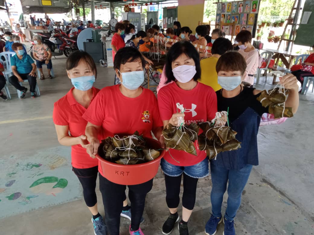东：劳勿黄氏江夏堂端午节裹粽手艺观摩赛