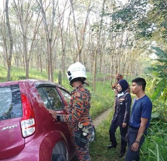 东：女子在胶园迷路