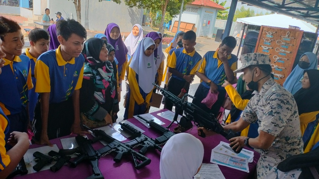 东:彭海事执法机构办“海上安全醒觉日”社区活动。