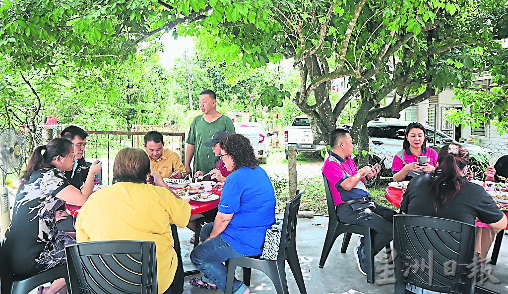 东:林明山镇周末假日好热闹,惟平日却难找吃,致使私房菜现商机,抢攻市场。