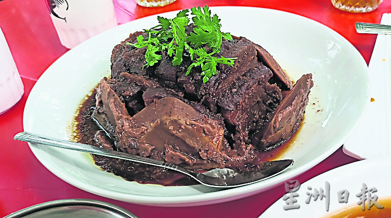 东:林明山镇周末假日好热闹,惟平日却难找吃,致使私房菜现商机,抢攻市场。