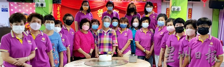 东:而连突福建会馆妇女组日前召开组员大会,并庆祝双亲节,感恩父母生育和养育之恩。
