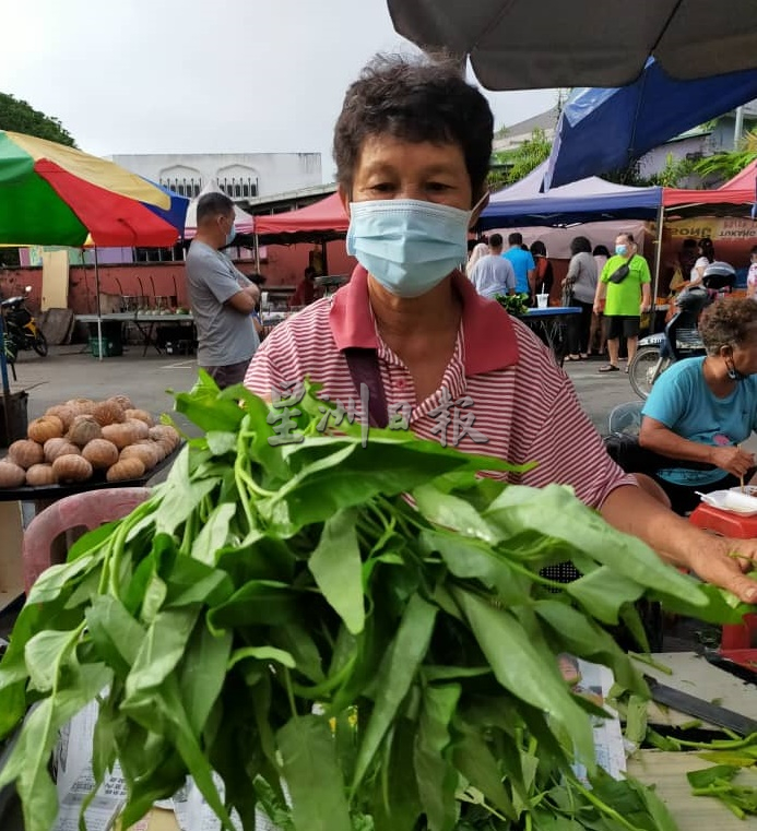东:菜农种的本地菜自己售卖