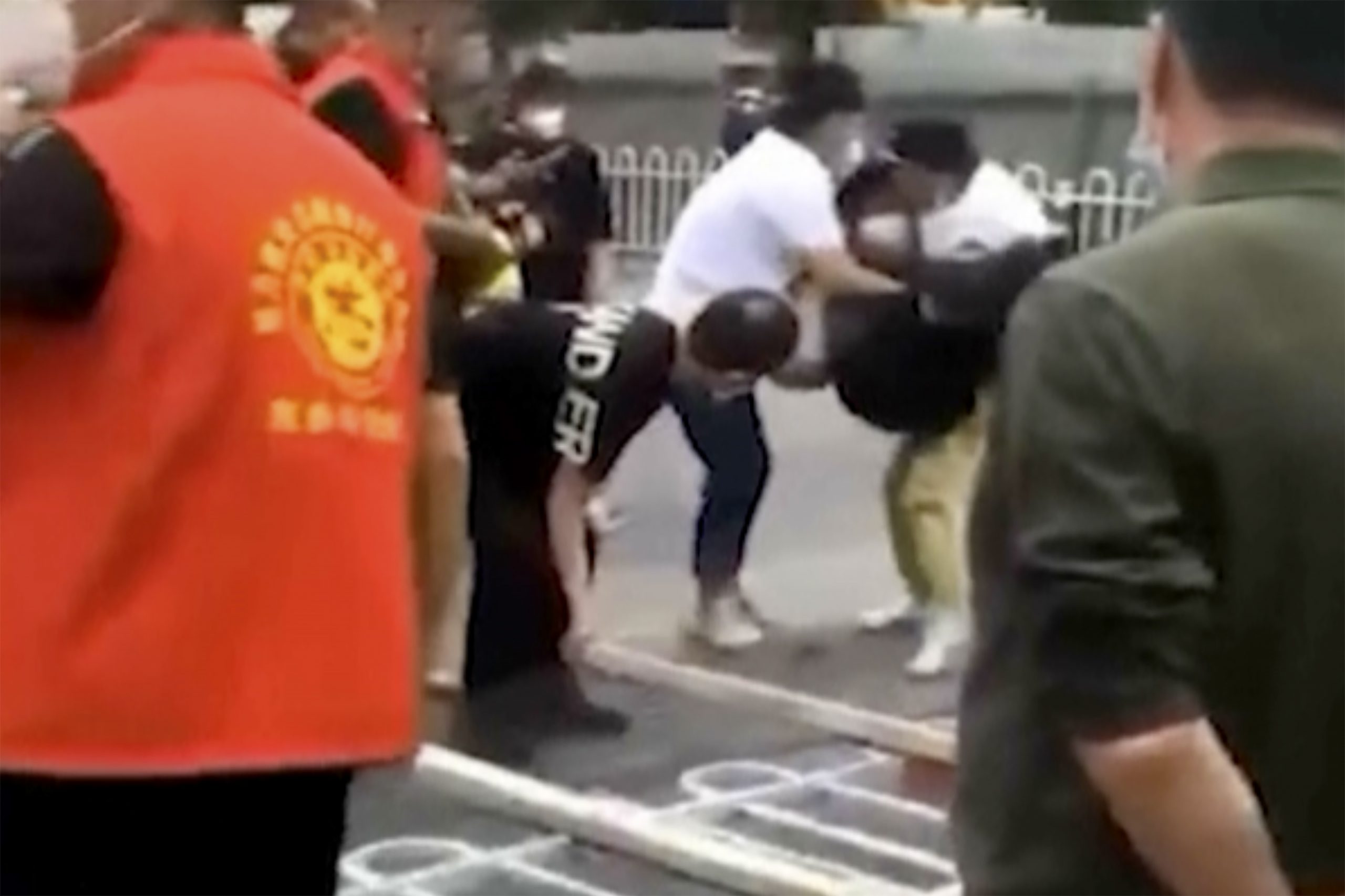 中国一市长罕见为疫情防控失误向市民公开道歉