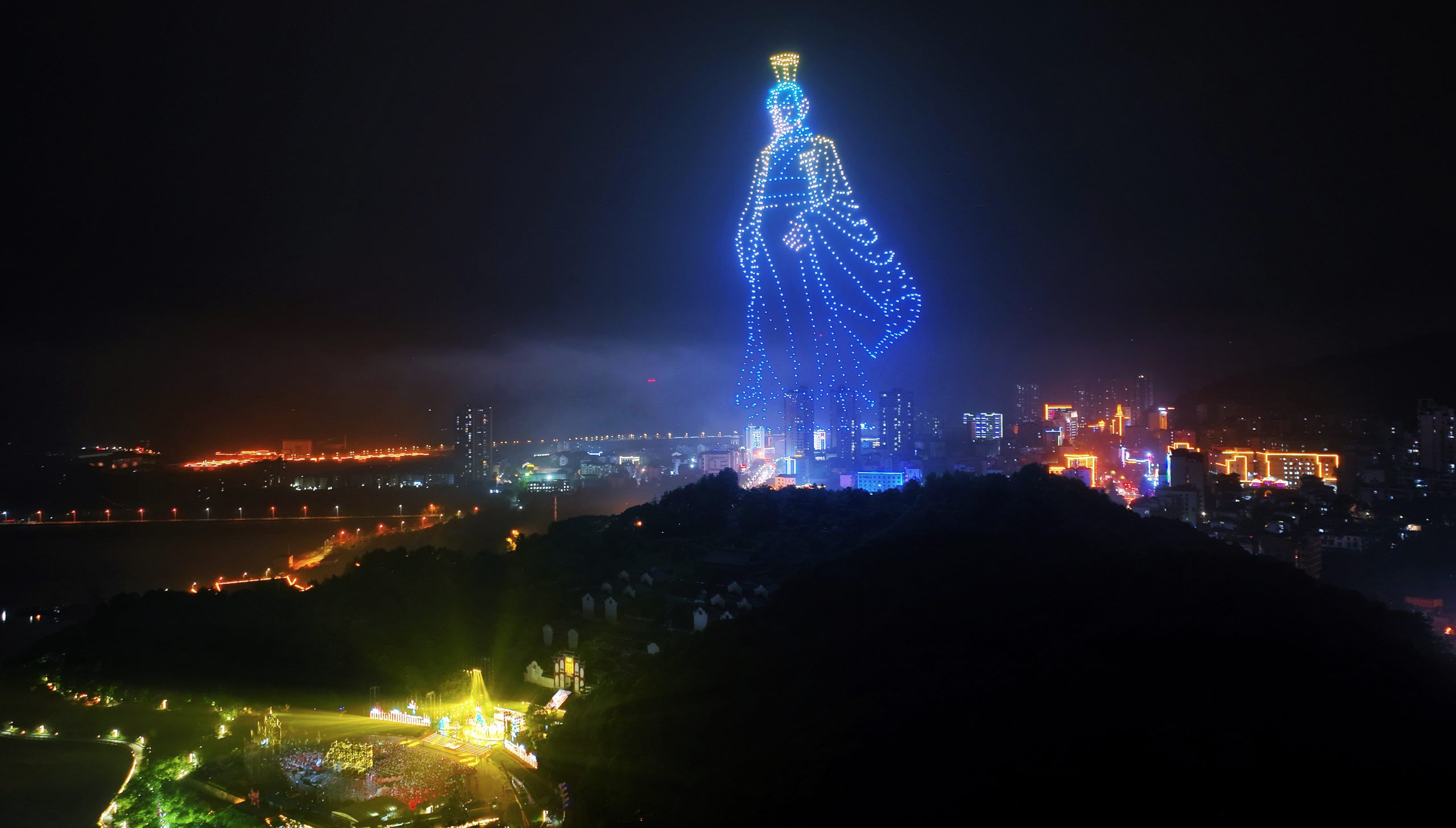 中国前官员批屈原愚忠并质疑烈士 遭检举违反英烈法