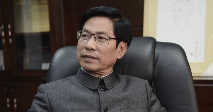 中国前官员批屈原愚忠并质疑烈士 遭检举违反英烈法