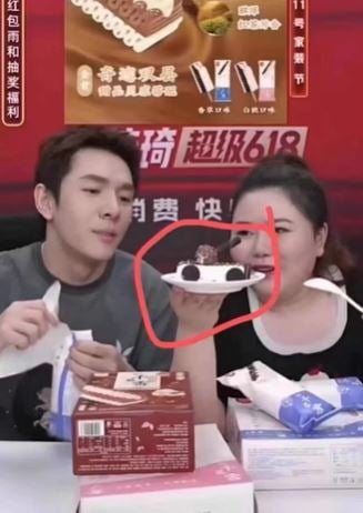 中国网红六四端「坦克车蛋糕」!直播1秒被中断 下场曝光