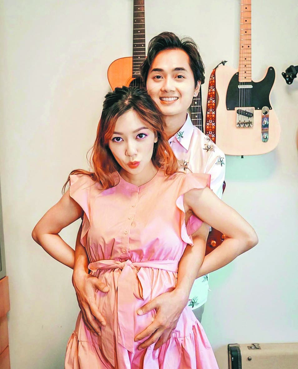 何雁诗官宣产子 郑俊弘赞老婆：超级英雄