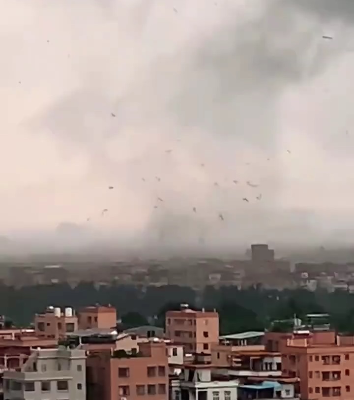 佛山南海出现弱龙卷风 24间厂房铁皮屋顶受损