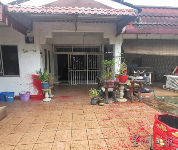 供FB/外甥欠债,舅舅当灾!住家遭泼红漆骚扰,舅舅一家精神崩溃