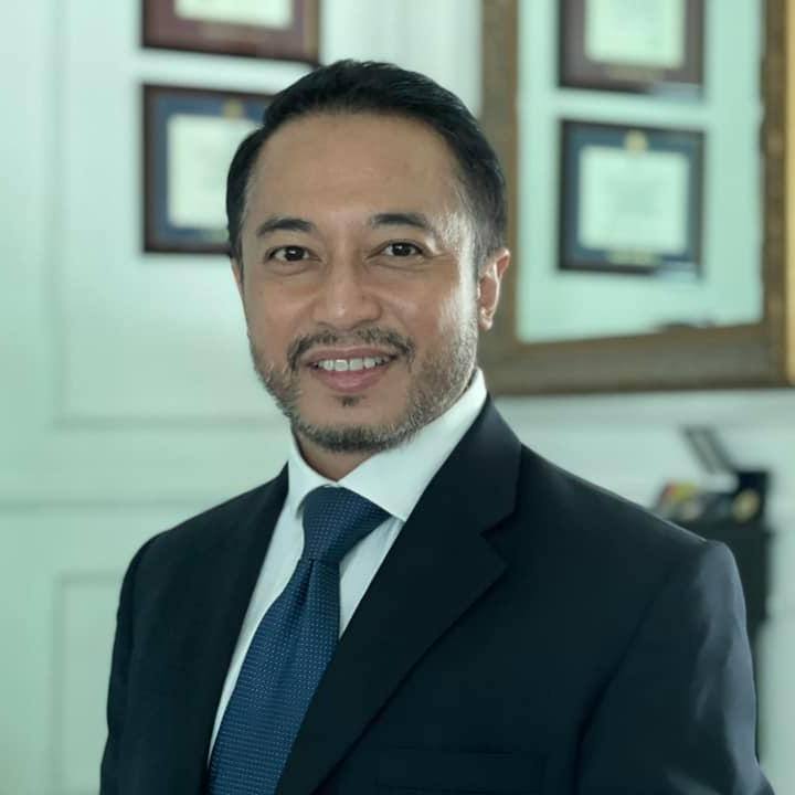 依山加里尔虽然在6月初被终止国阵雪州宣传主任一职，周五则受邀出席巫统最高理事会会议，引起他可能受委为最高理事的揣测。（依山加里尔脸书图）