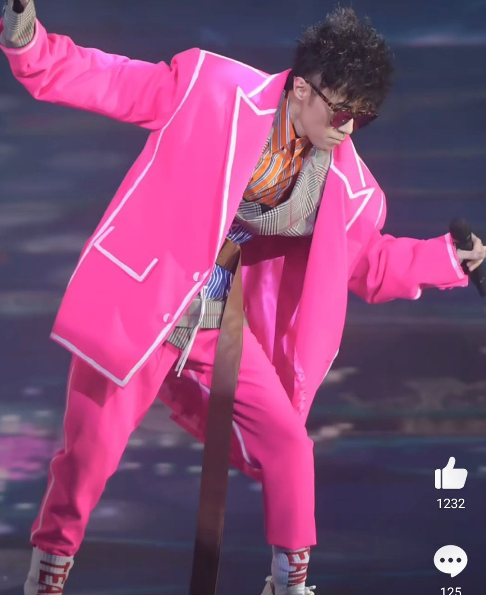 儿化身舞王萌跳PSY舞曲 古巨基期待报名亲子班