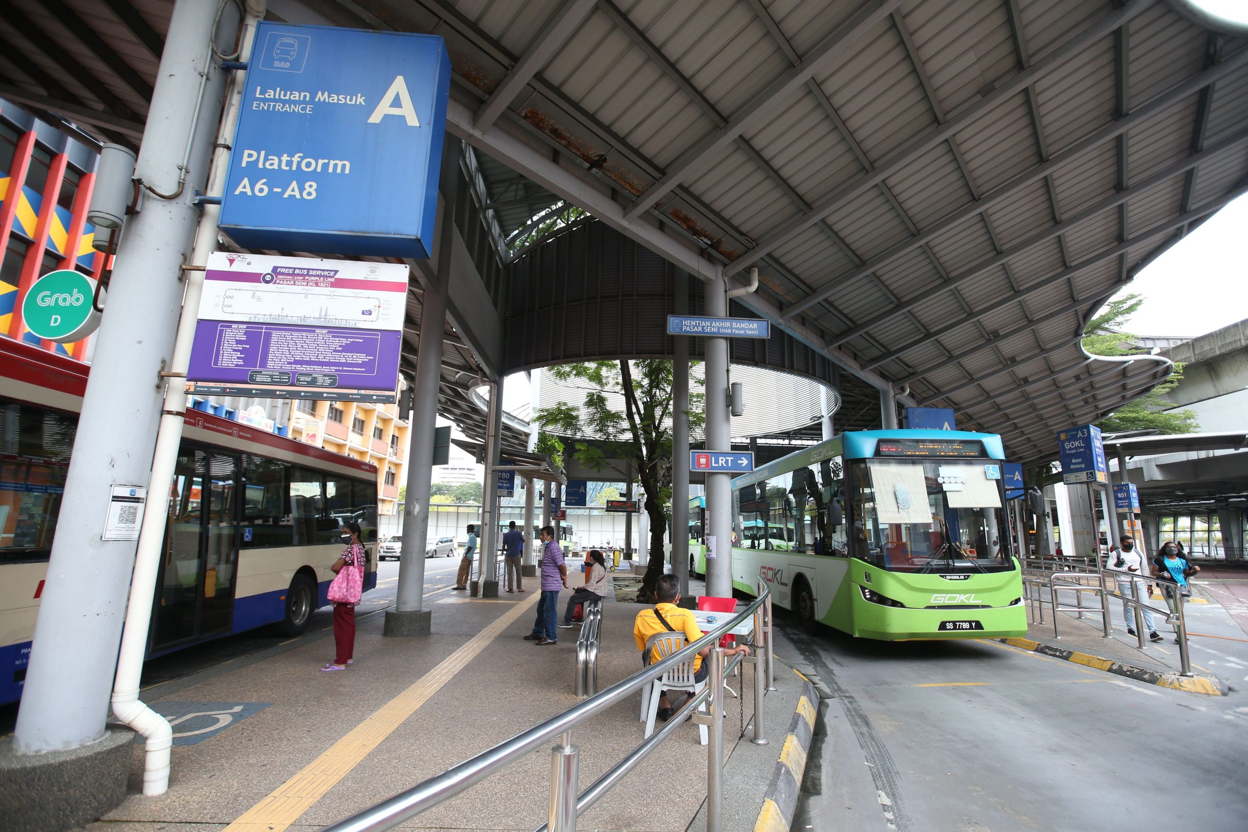 免费措施开跑了 扶老携幼 搭公交出游