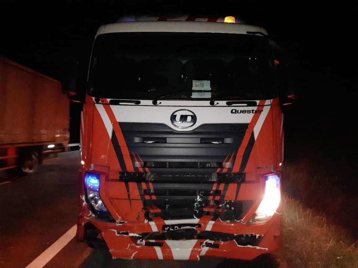 全国版/已签/南北大道轿车罗里车祸 2年幼姐弟命丧虎口