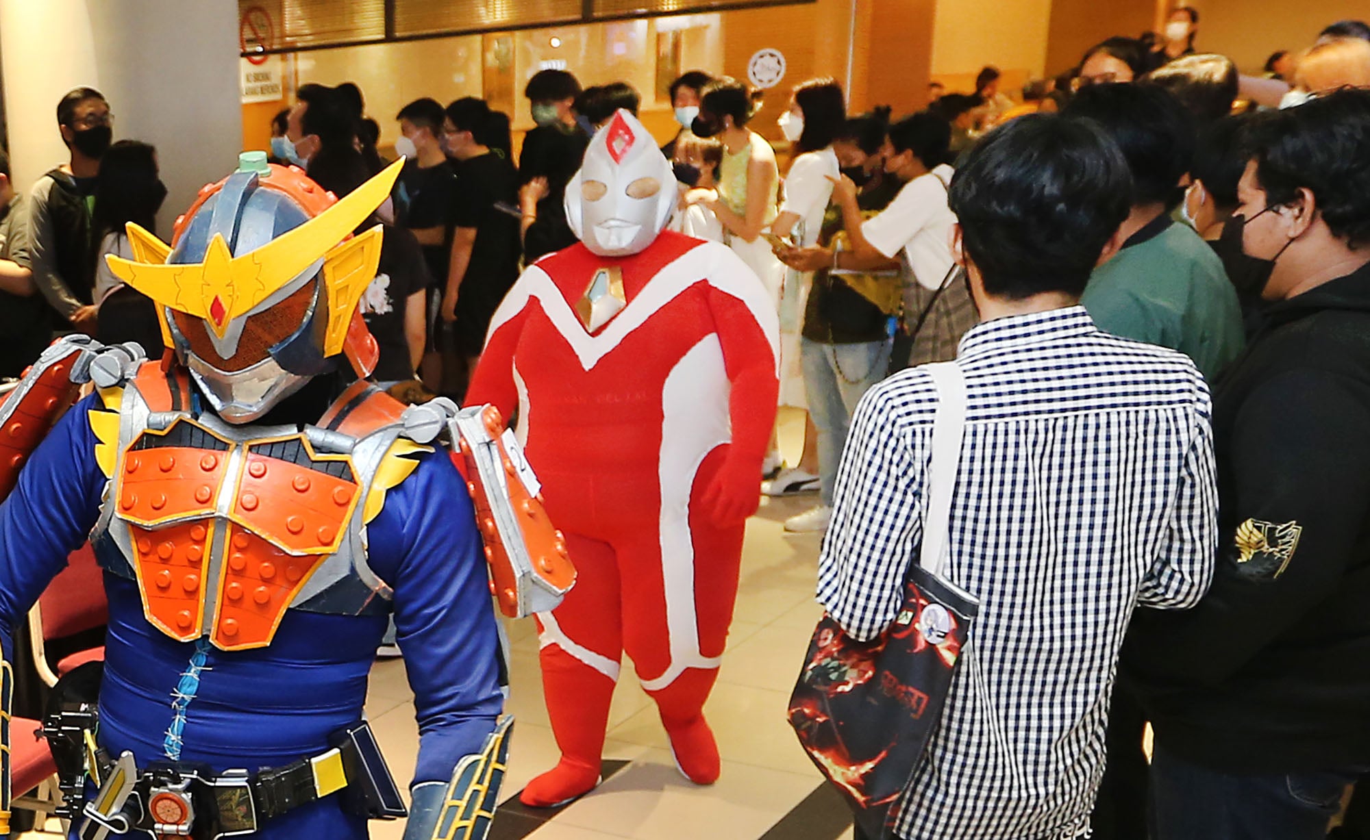 全国版/未签/法基里扮咸蛋超人爆红 被嘲“肥超人”依然勇于追梦