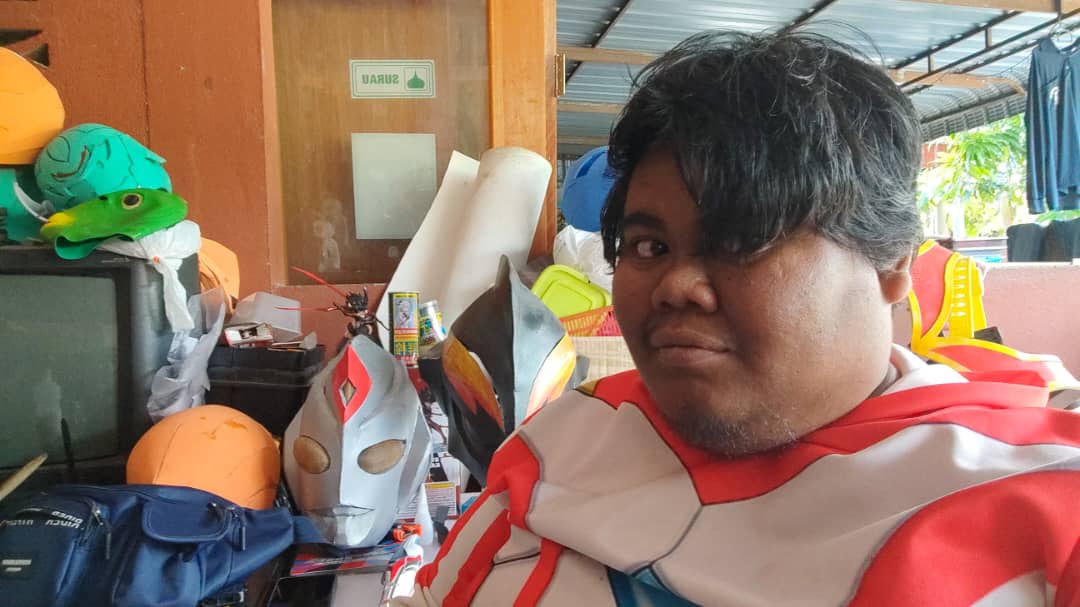 全国版/未签/法基里扮咸蛋超人爆红 被嘲“肥超人”依然勇于追梦