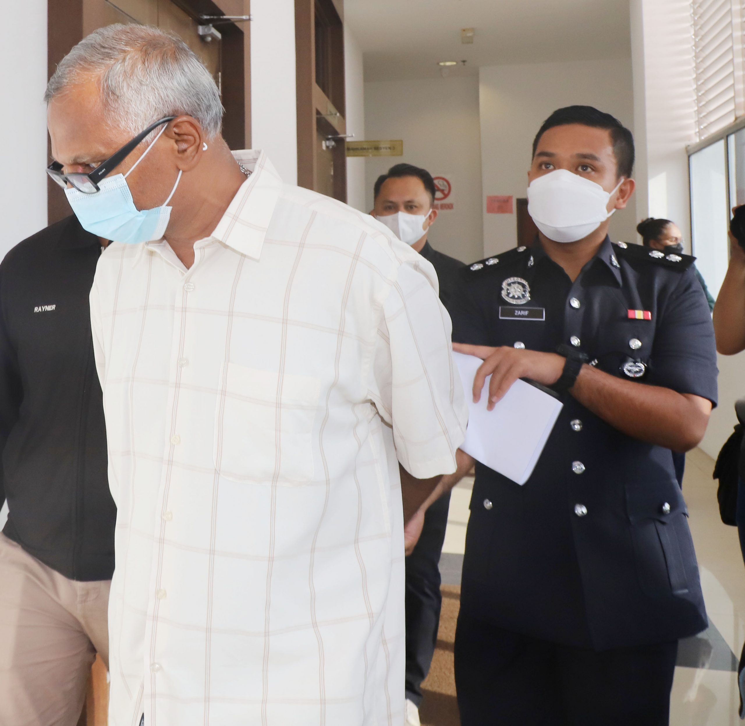 全国/退休技工涉非法取得活动收益，面控12罪状！