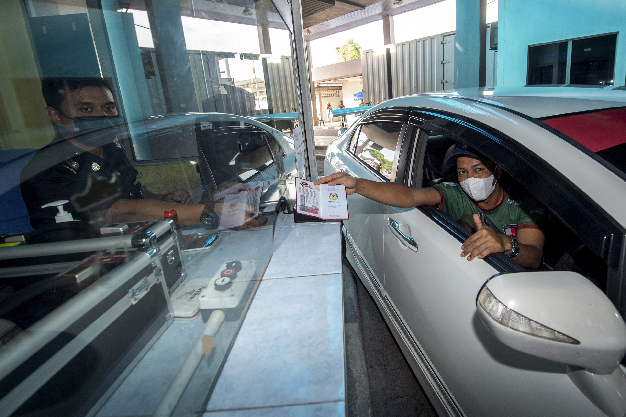 全国／冠病疫情边境封锁期间，逾期滞留泰国的马来西亚公民，可能面对罚款及被列入黑名单。
