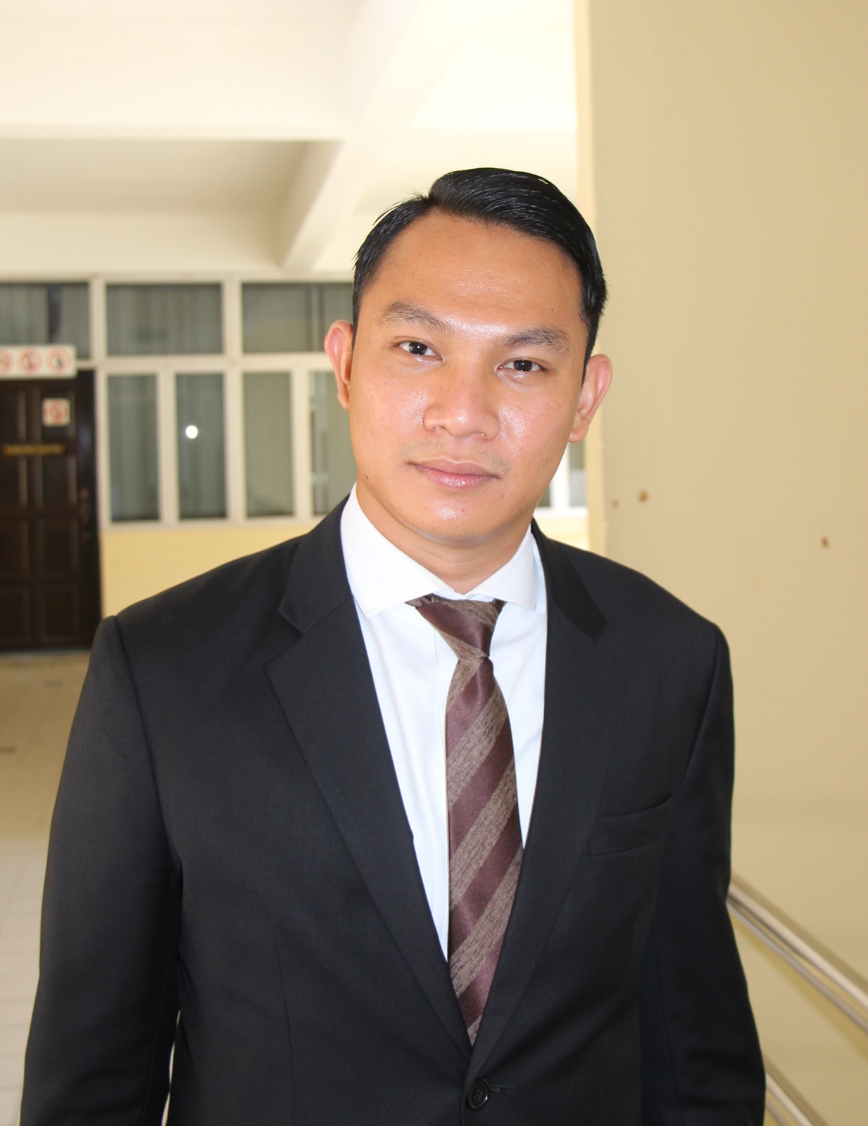 前外交官父亲及儿子被控种大麻,父子皆不认罪