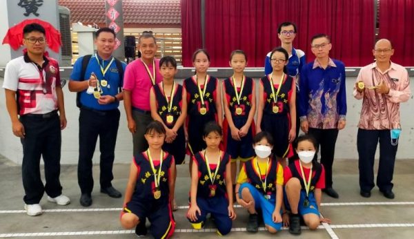 北近打县12岁以下篮球赛 瓜拉光华小勇夺双料冠军