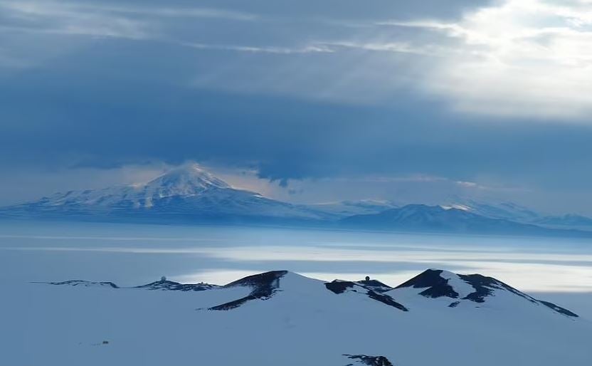 南极新降雪中首度发现“微塑胶”