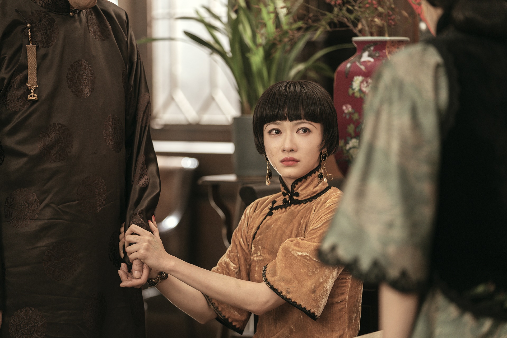 吴谨言搭韩庚组CP 《传家》和秦岚姐妹争斗