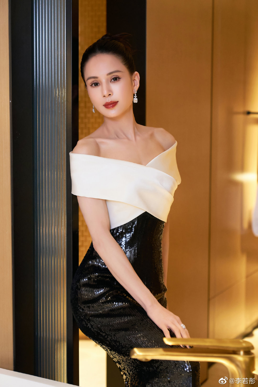 唐山打人事件｜为拒调戏被围殴女子发声  张雨绮扯《战狼》被围攻