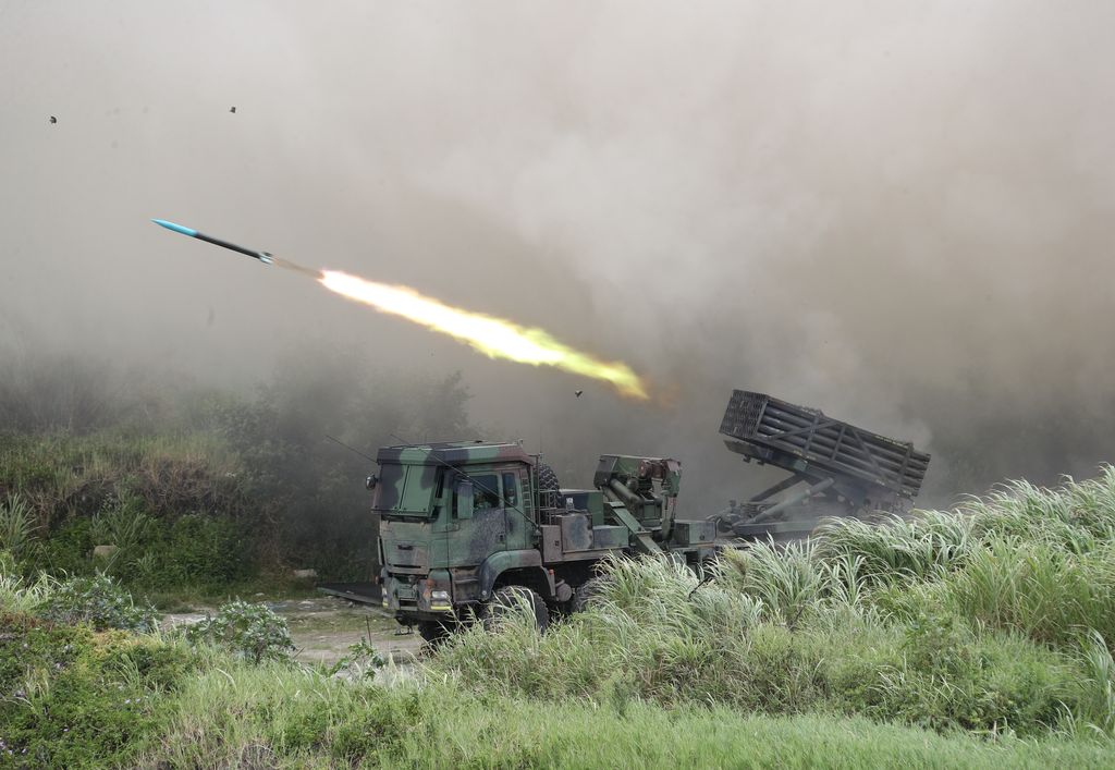 国军演习意外 陆军火箭故障未射出炸毁发射车