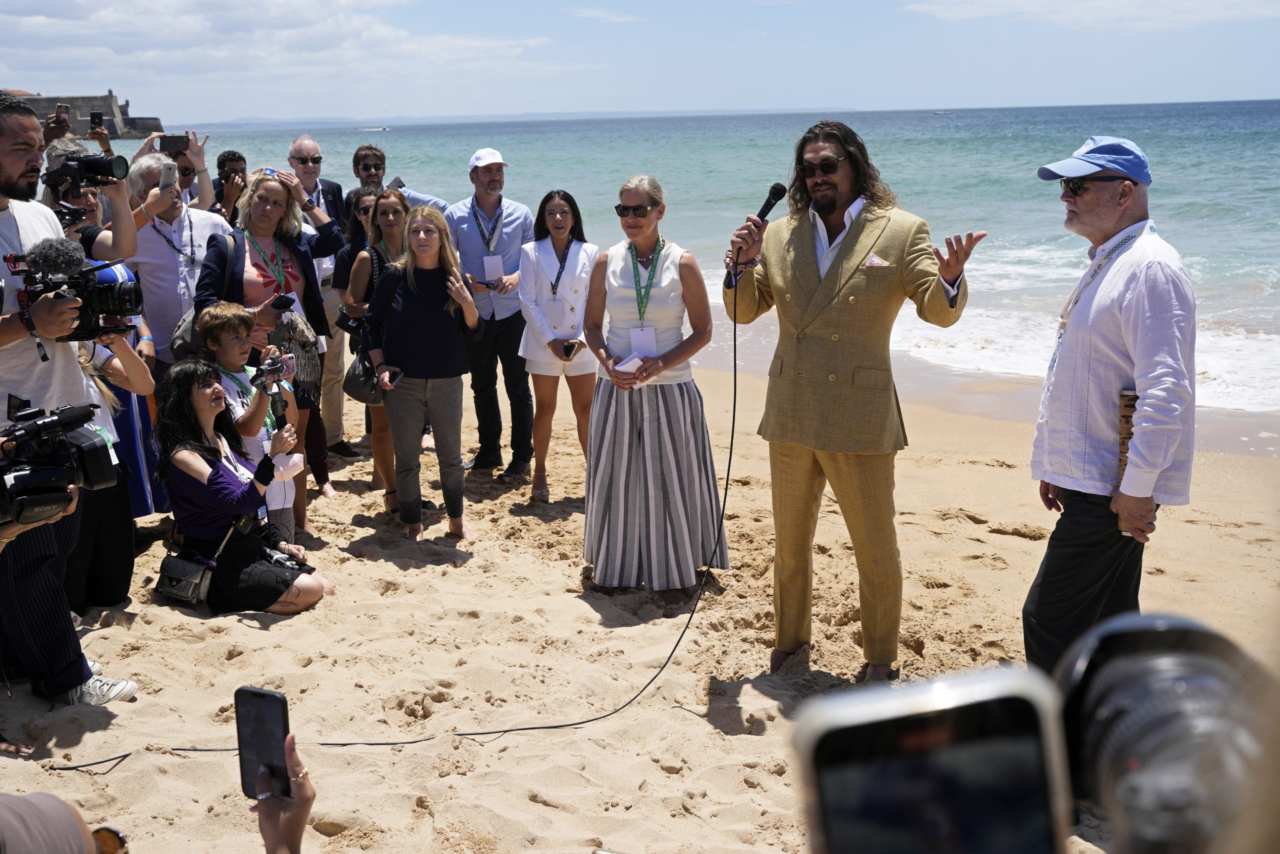 图与文 《水行侠》男主角杰森摩莫亚任联合国海洋大会宣传大使吁保护海洋