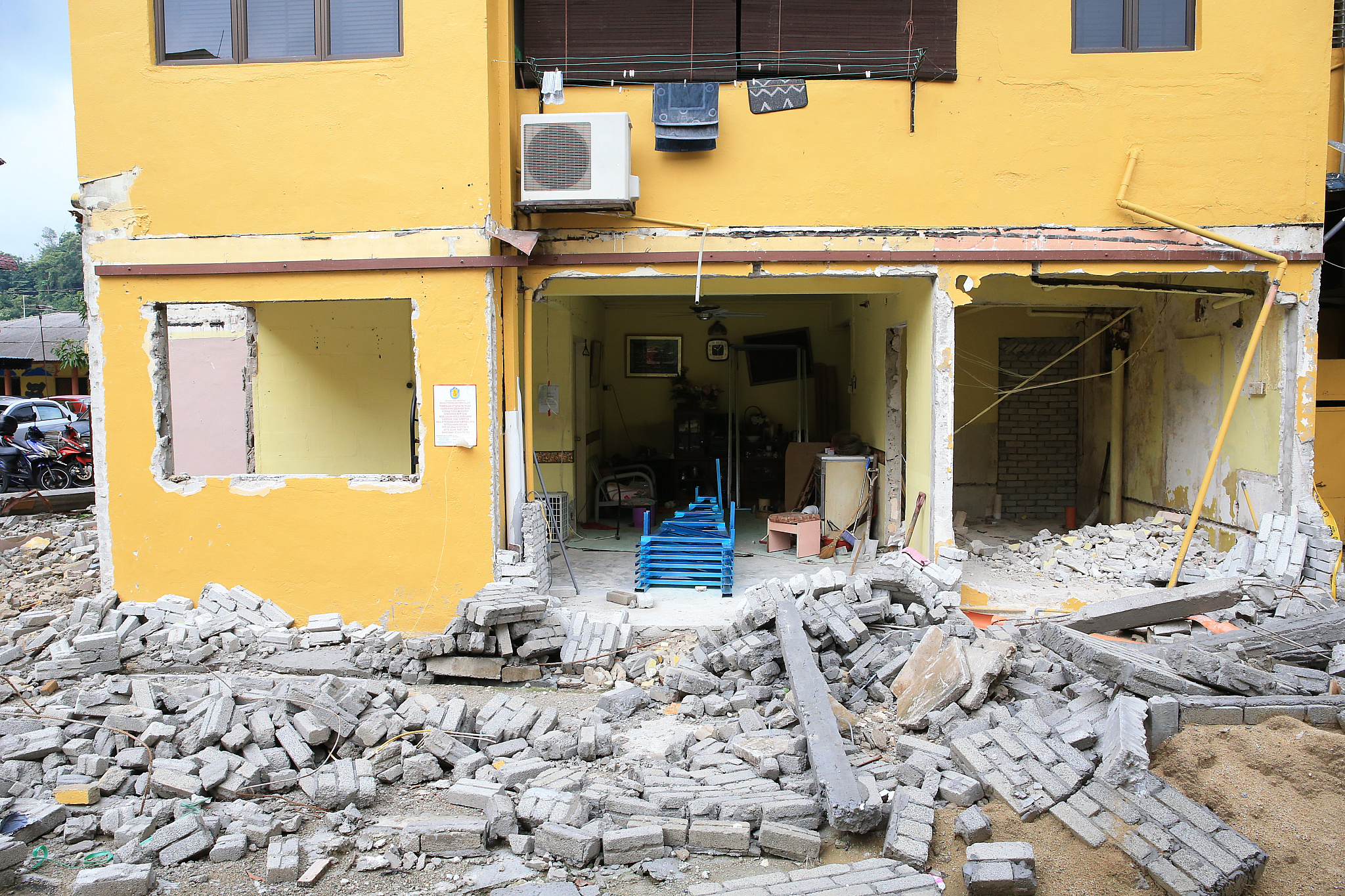 大都会封面:组屋非法扩建课题