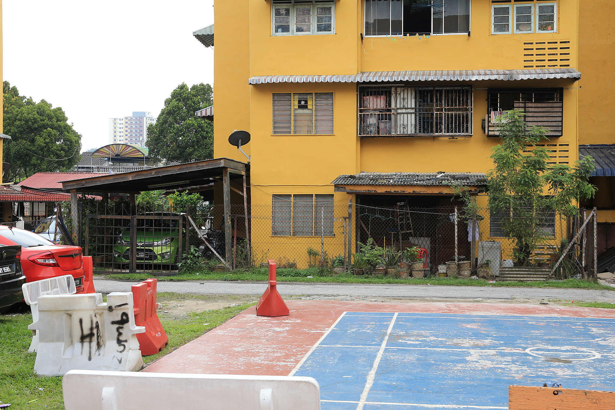 大都会封面:组屋非法扩建课题