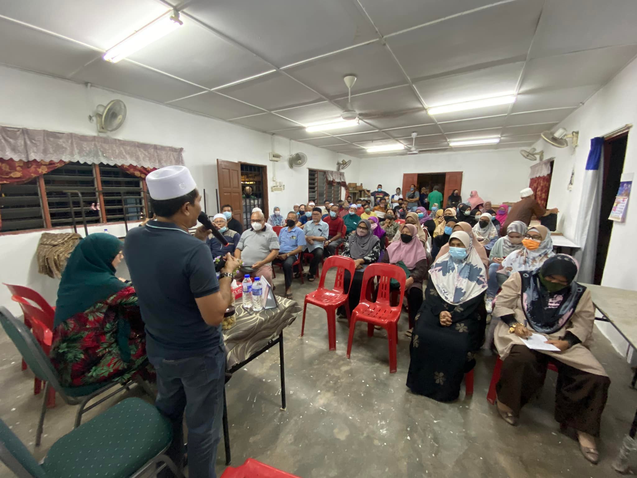 大都会封面:组屋非法扩建课题