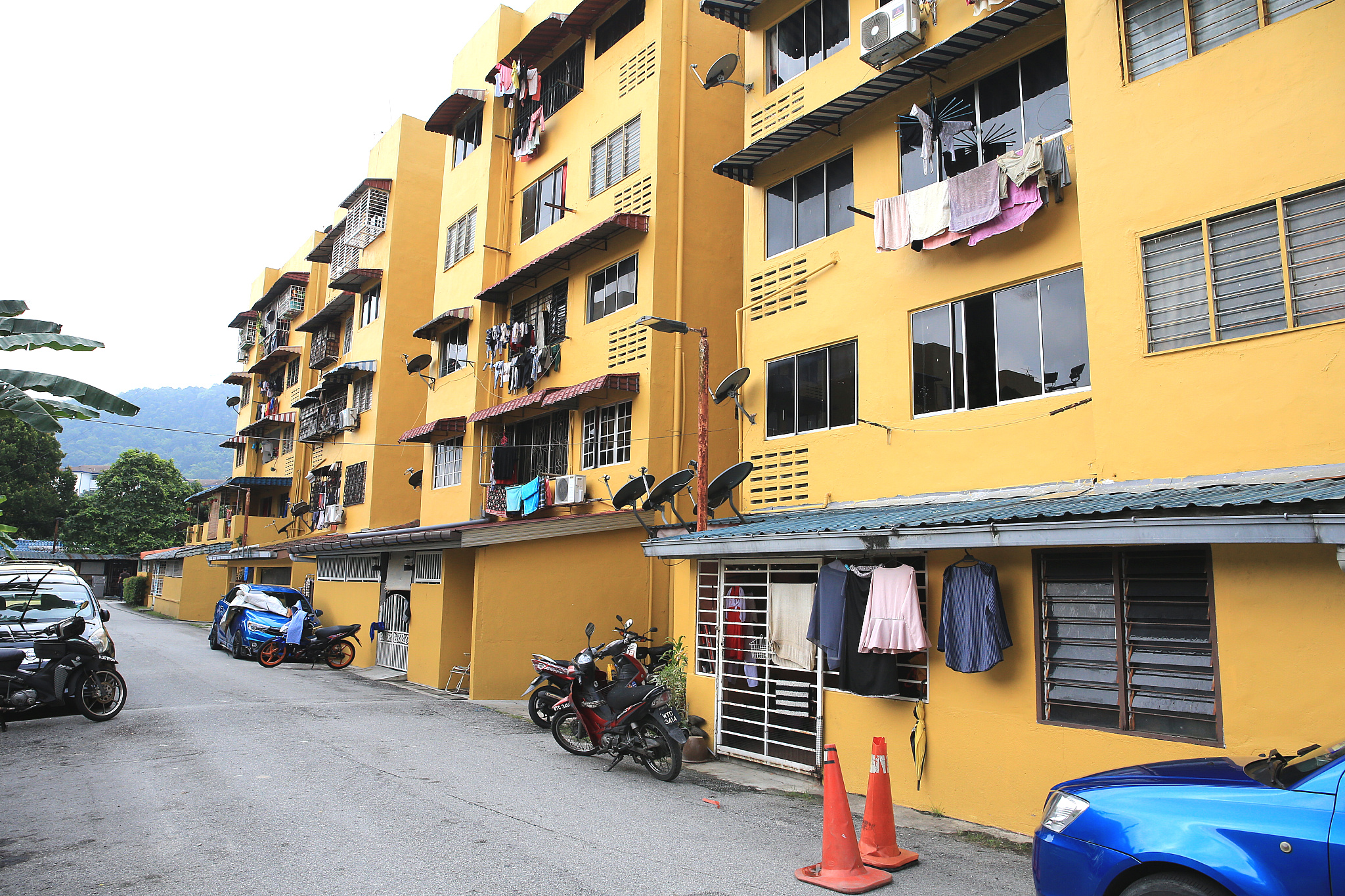 大都会封面:组屋非法扩建课题