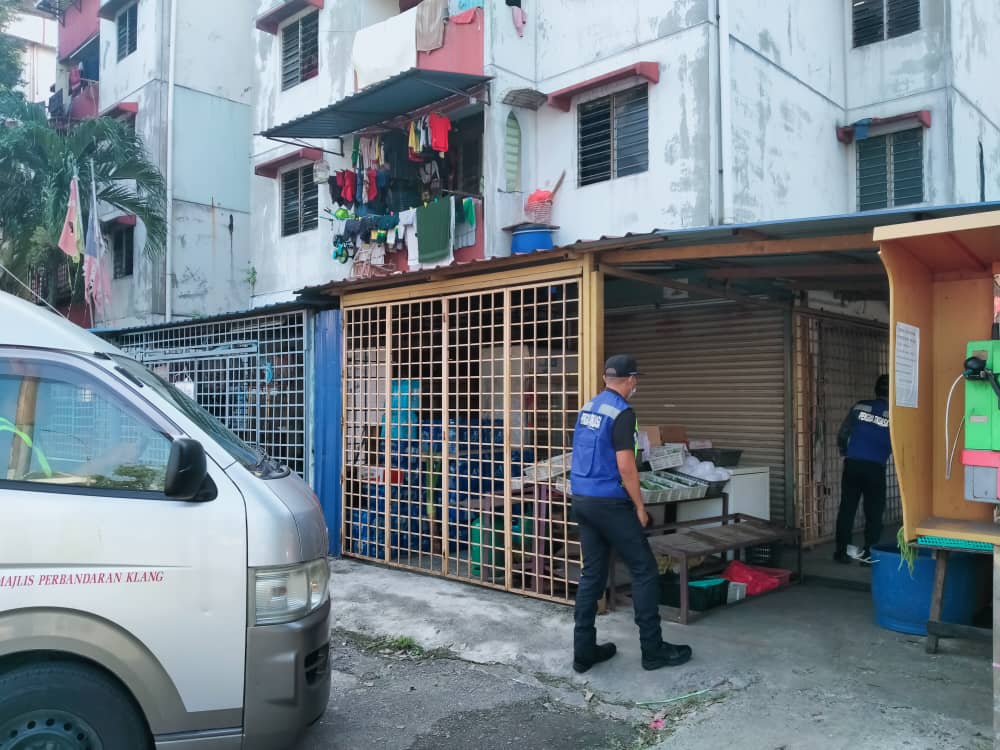 大都会封面:组屋非法扩建课题