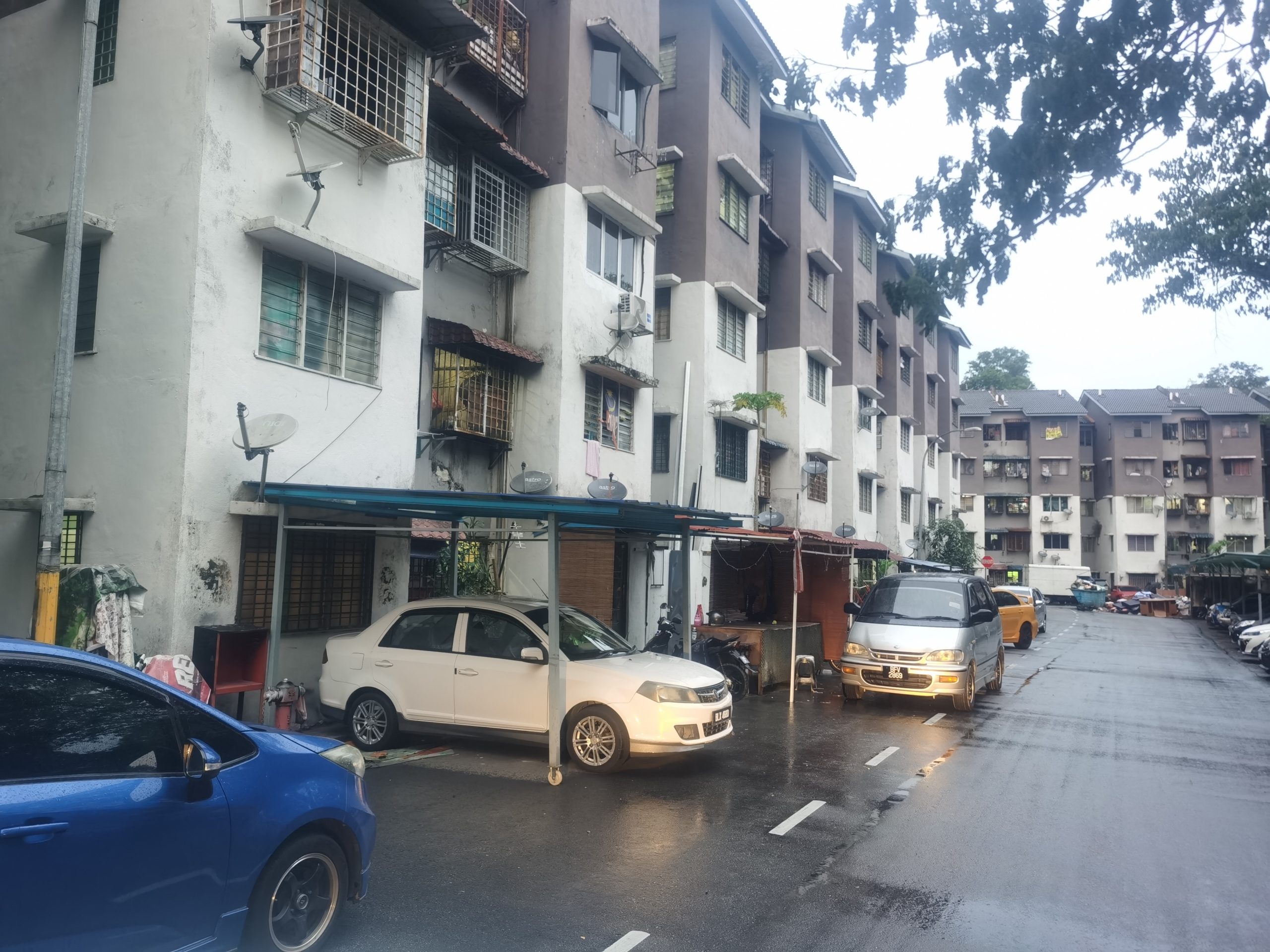 大都会封面:组屋非法扩建课题