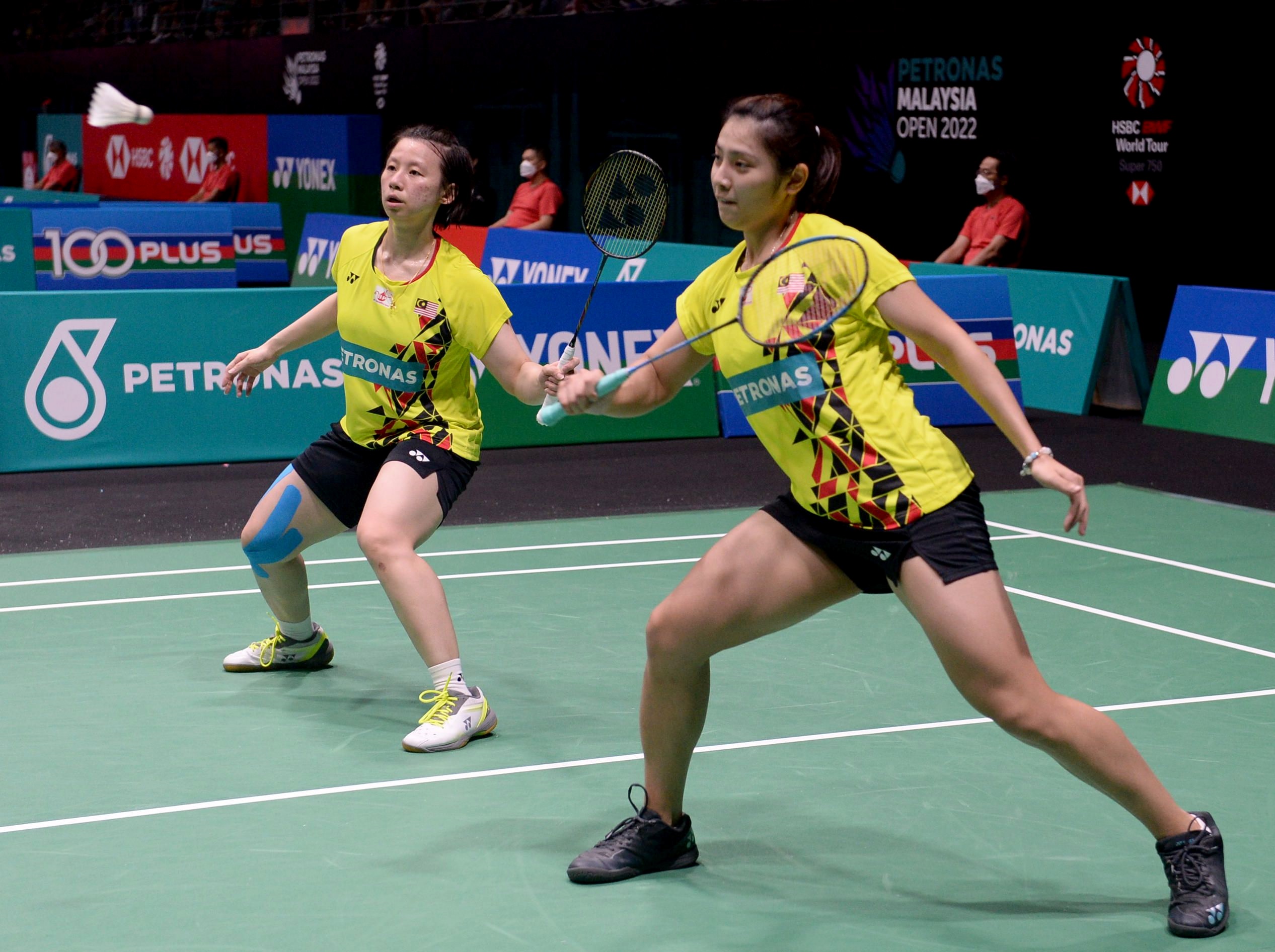 大马羽球超级750赛| 把握风向最怪场地造冷门 双张成大马女双独苗