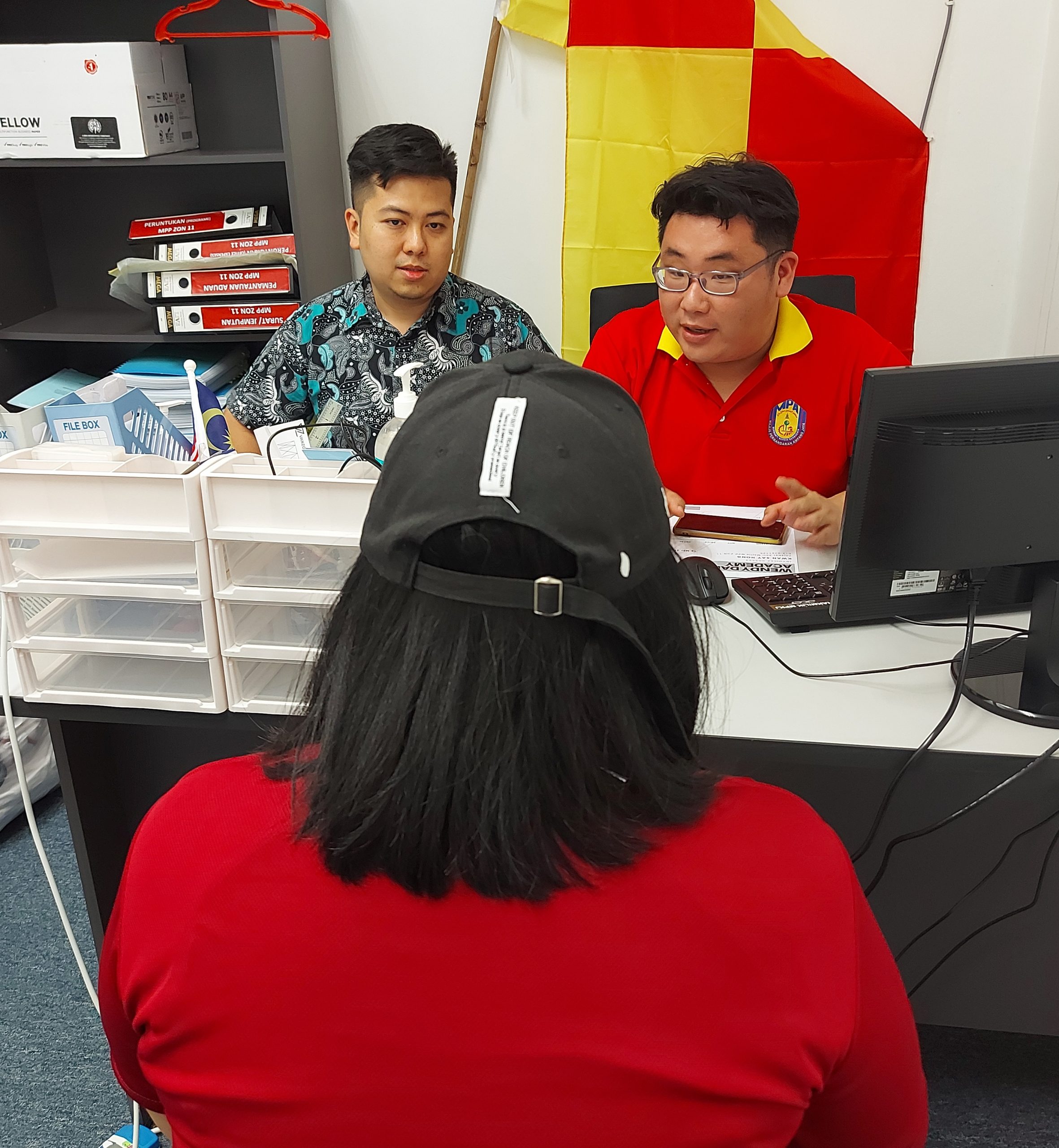 失恋女遇老千失财十多万/1图