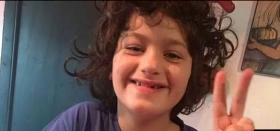 奇迹!8岁男童困下水道8天 微弱呜咽声获救脱困