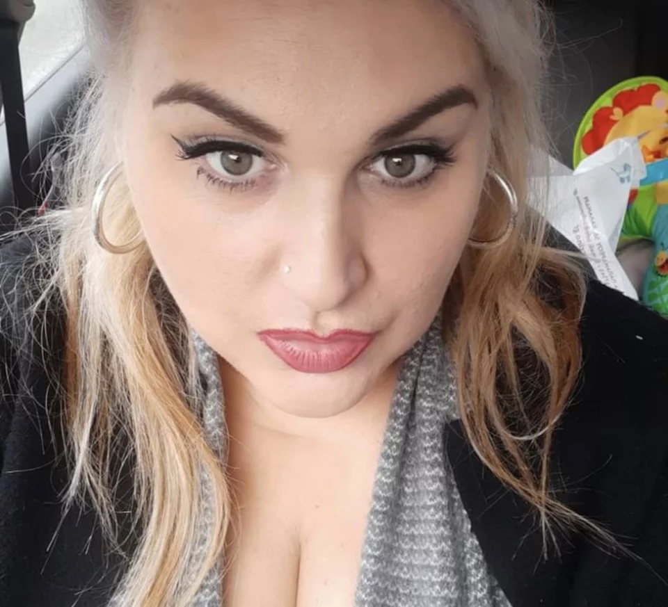 孩子在车上等著度假　妈爬阳台入屋坠地亡