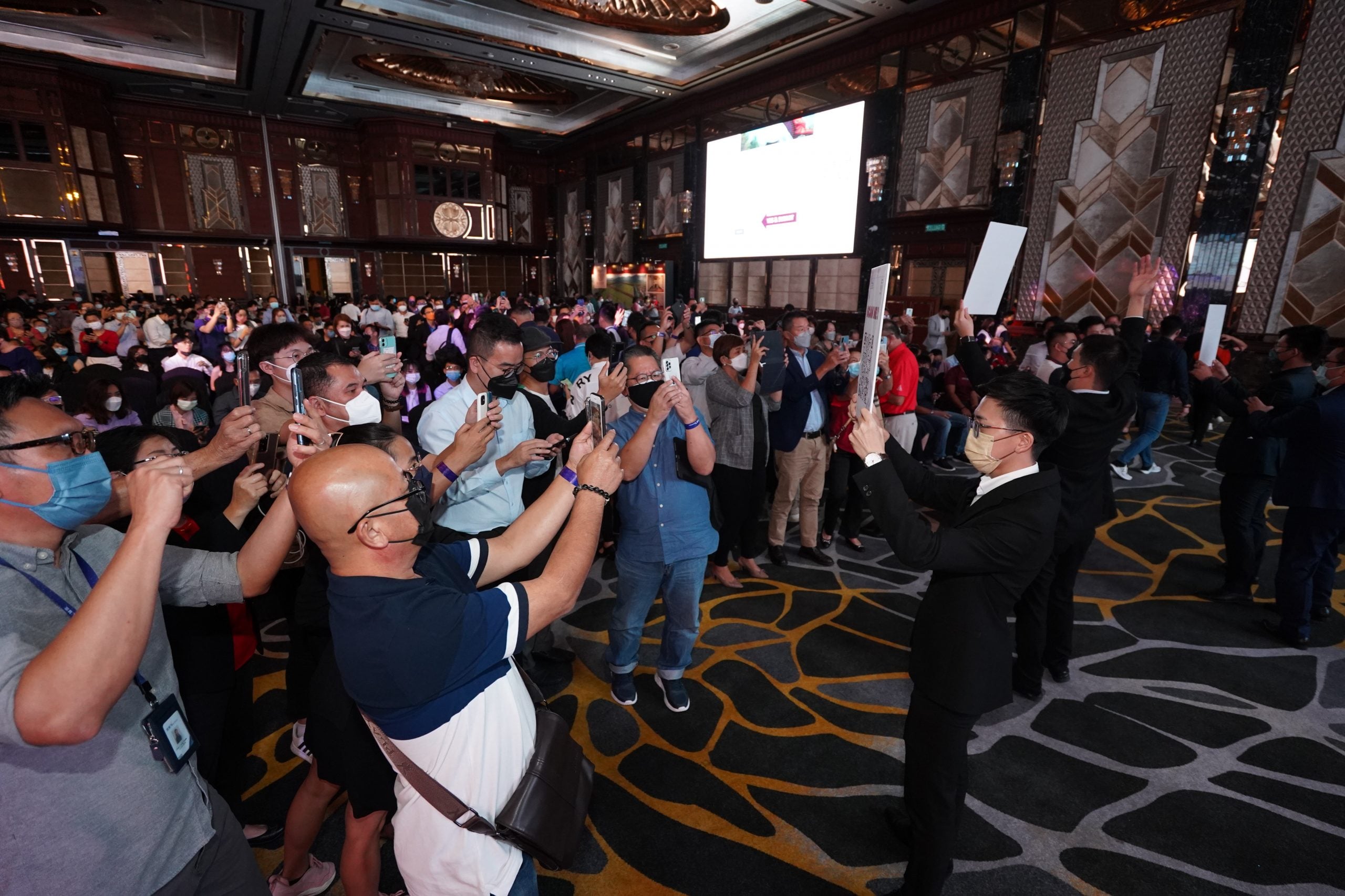 富贵集团（全国新闻文）16日见报半版