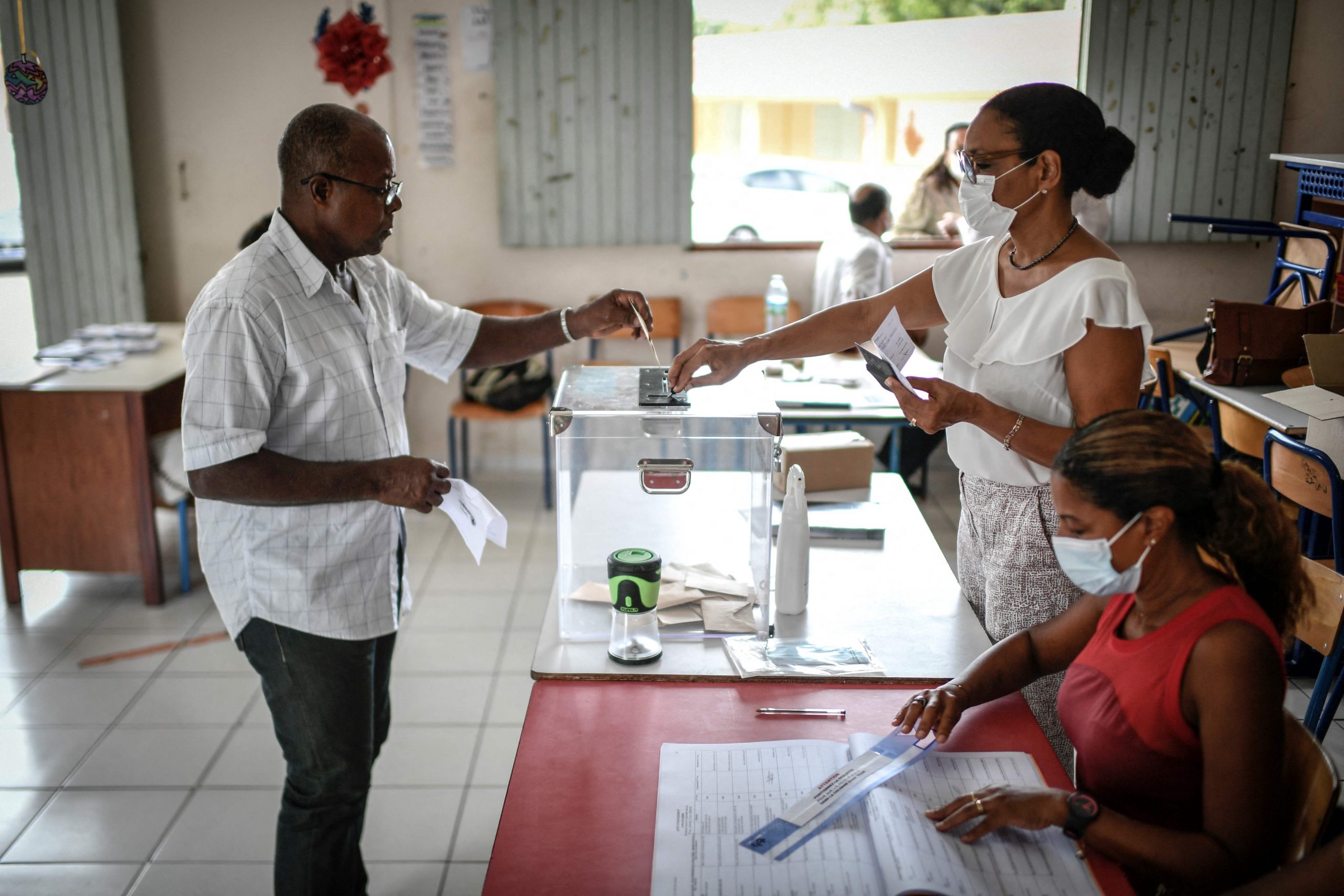 对马克龙第二任期议程具决定性意义 法国举行最后一轮议会选举