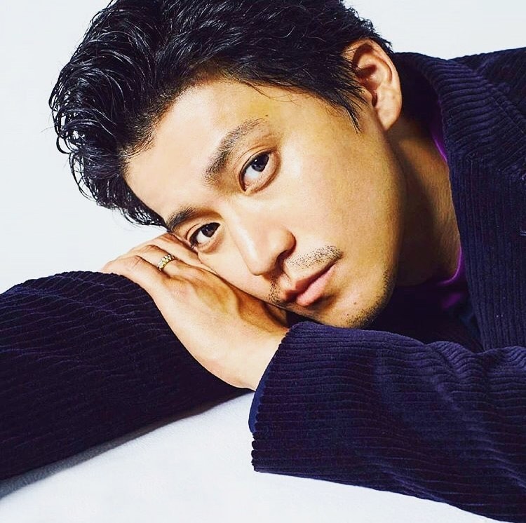 小栗旬脱光唱K照遭外泄! 被挖多人运动爱家形象崩塌