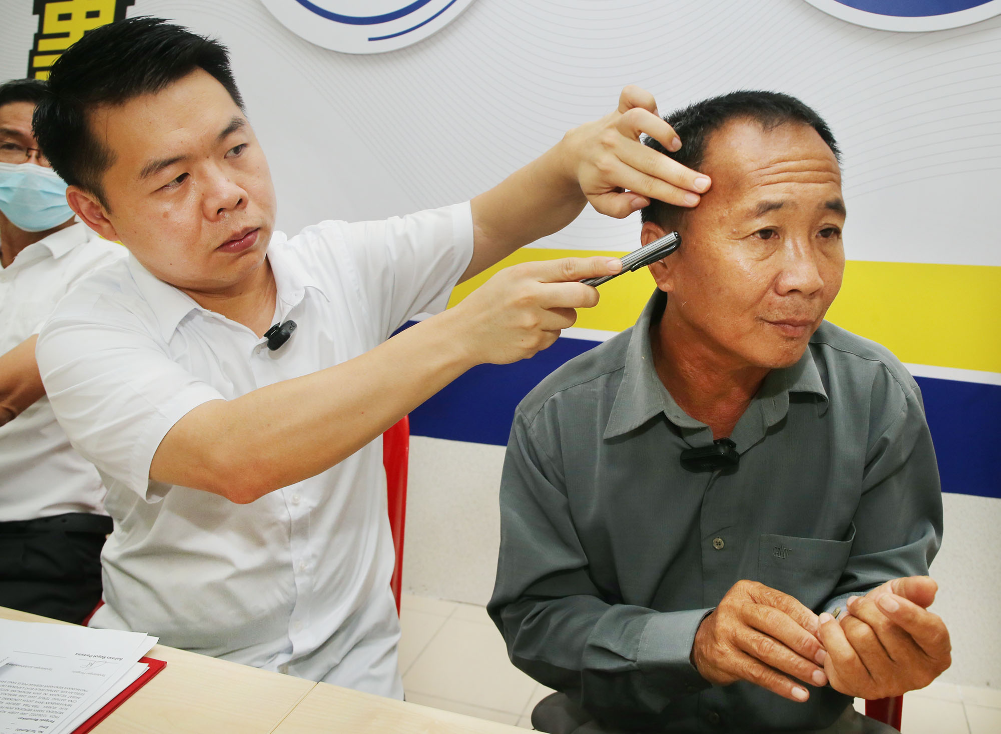 屋主:没这回事 交警方处理 装修业者称被冒充警员打